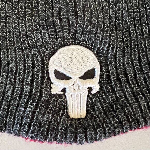 Marvel Mens Daredevil Punisher Embroidered Logo Reversible Red Gray Beanie Hat - Picture 4 of 7
